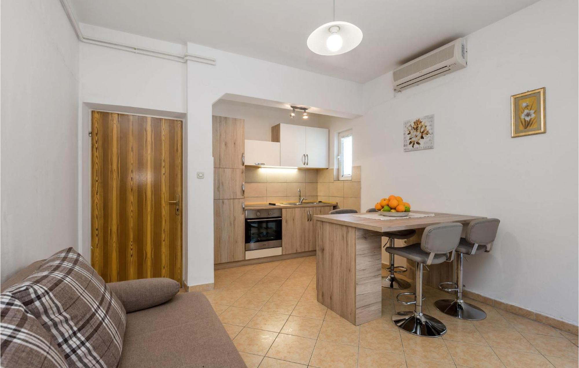 1 Bedroom Amazing Apartment In Kampor Exterior photo