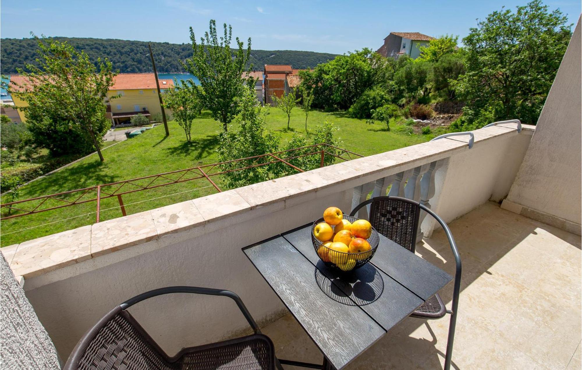 1 Bedroom Amazing Apartment In Kampor Exterior photo