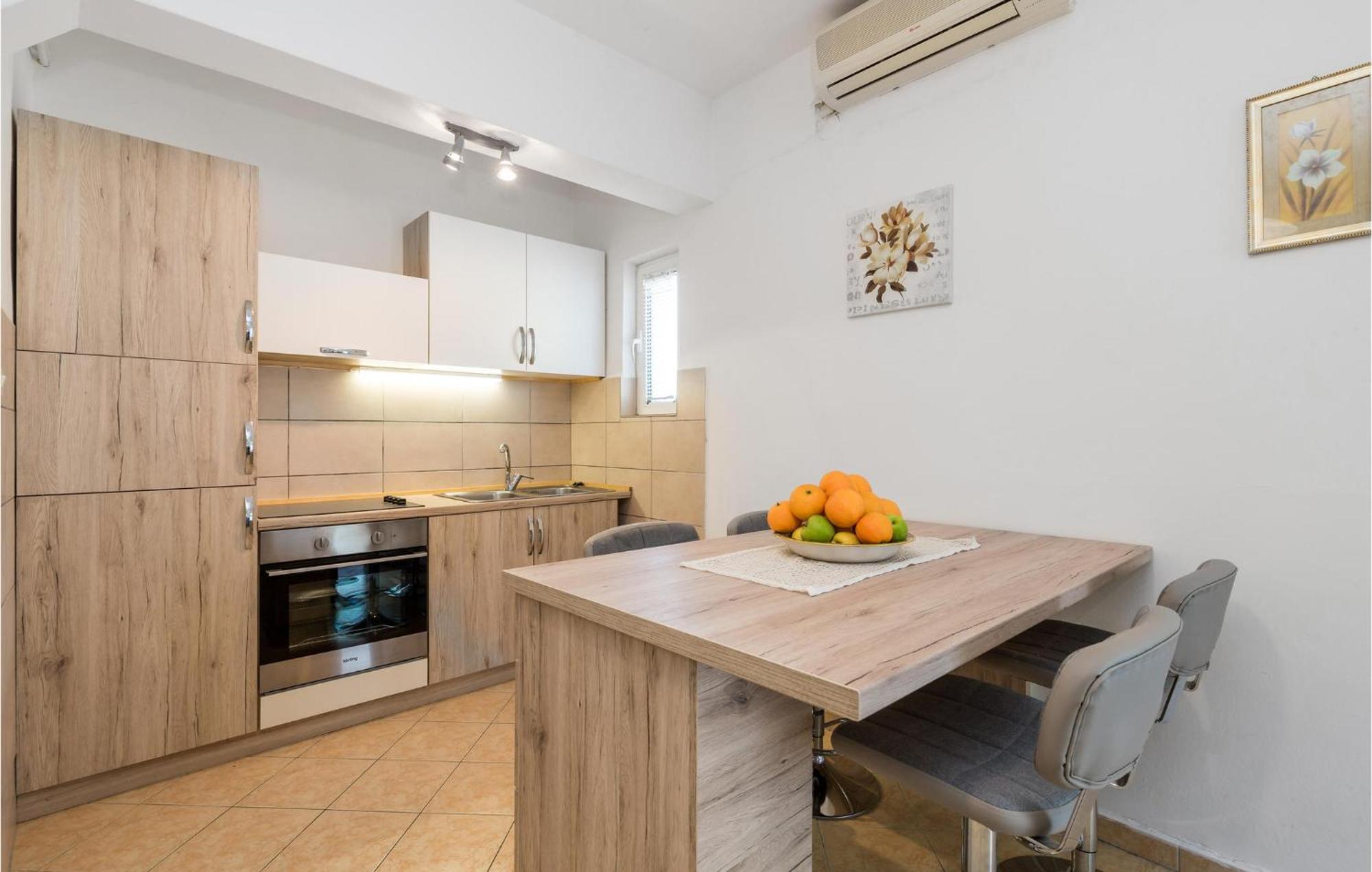 1 Bedroom Amazing Apartment In Kampor Exterior photo
